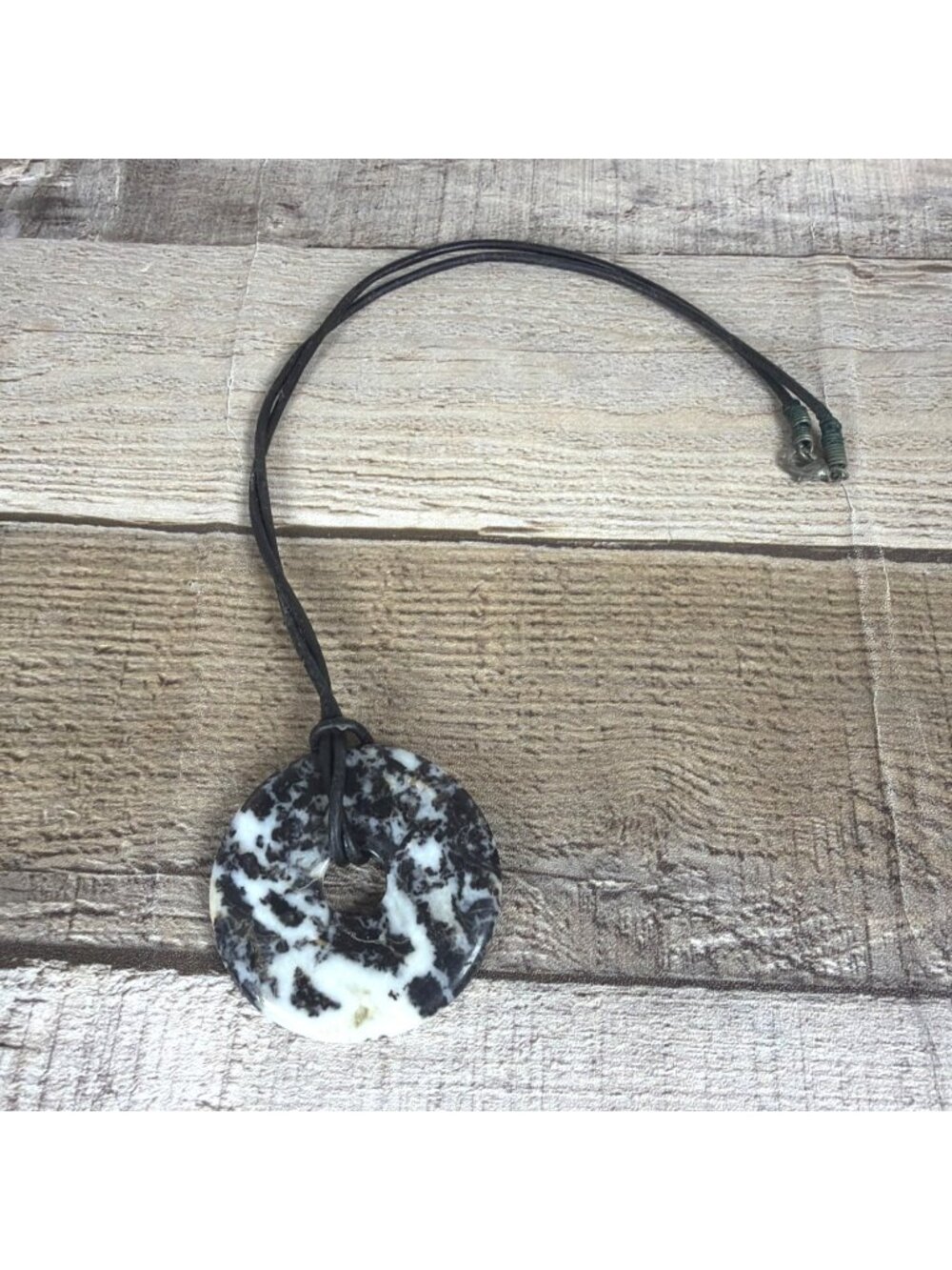 VTG 90s Snowflake Obsidian 2" Donut Pendant Santa Fe Cord Statement Necklace - Picture 7 of 8